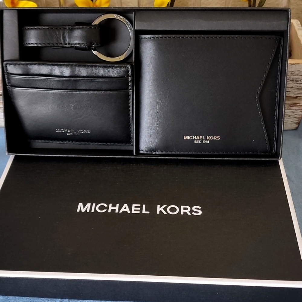 Michael kors wallet set